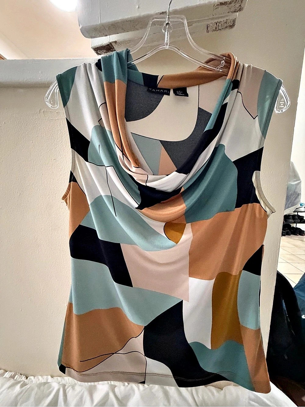 Tahari Abstract Sleeveless Top in Blue & Black Size Medium